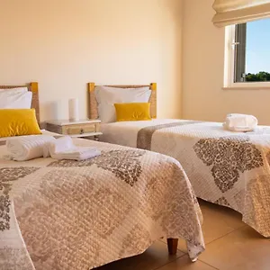 https://casa-moreira-espacosa-moradia-v4-em-lagos.hotelaalgarve.com